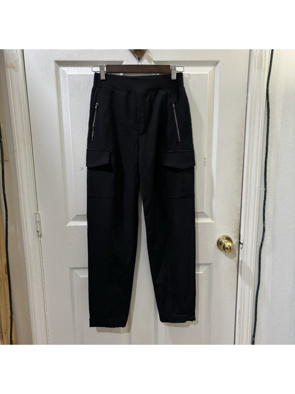Athleta black endless Cargo Pants women size 0 Pull On Zip Pockets